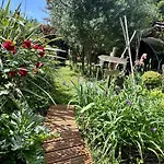 La Yourte Climatisee Du Jardin Cache ラグジュアリーテント マルマンド