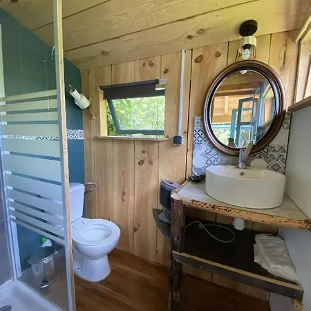 Luxury tent La Yourte Du Jardin Cache *