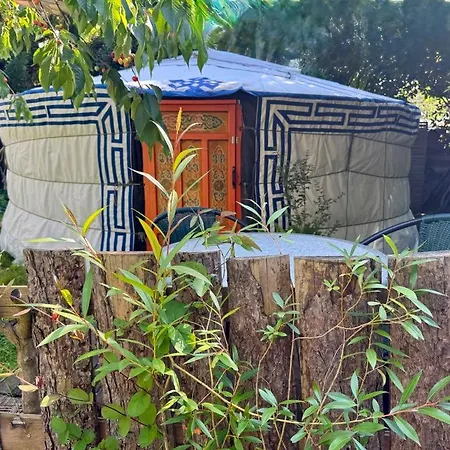 豪华帐篷 La Yourte Du Jardin Cache *