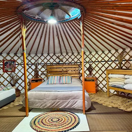 La Yourte Du Jardin Cache خيمة فخمة